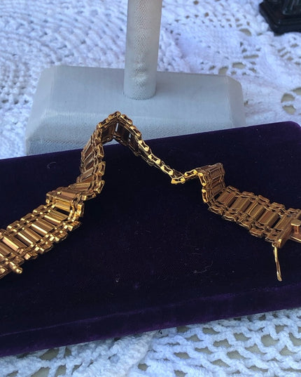 Vintage 1960s Gold plated bracelet with lock