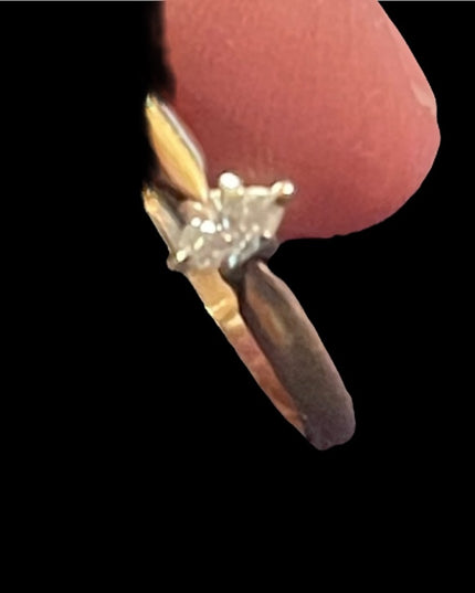 Vintage 14k Gold Diamond solitare engagement ring