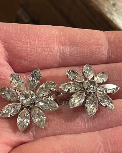 VTG silver crystal flower daisey Clip on earrings