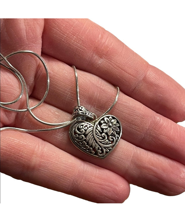 Sterling Silver 925 flower Etched Heart necklace with 925 chain