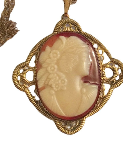 Vintage 1960s Resin gold metal cameo necklace