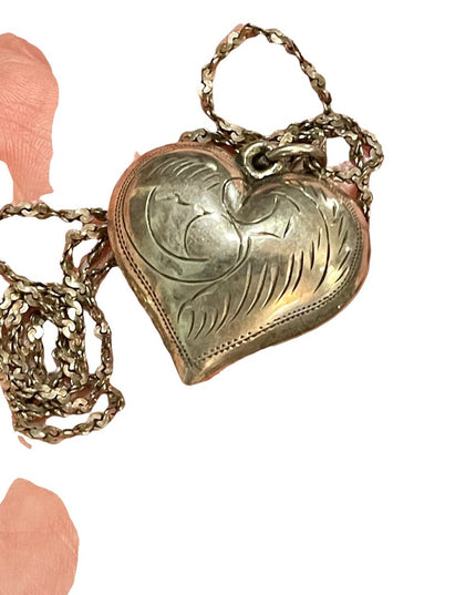 Vintage sterling silver 925 Large etched puff heat necklace