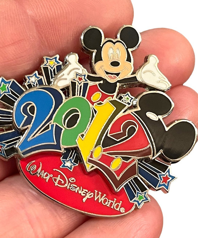 2012 Walt Disney World Micky mouse brooch collectible licensed
