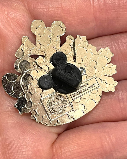 2012 Walt Disney World Micky mouse brooch collectible licensed