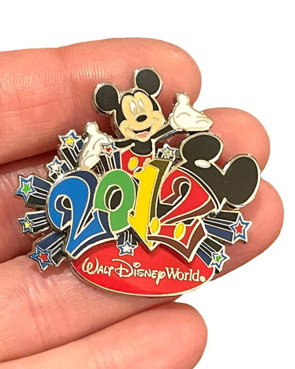 2012 Walt Disney World Micky mouse brooch collectible licensed