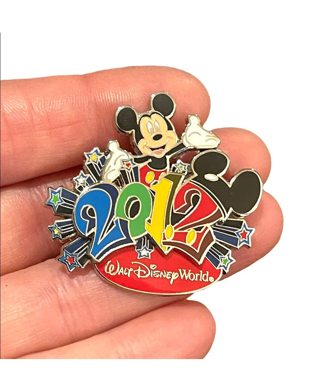 2012 Walt Disney World Micky mouse brooch collectible licensed