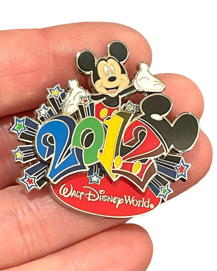2012 Walt Disney World Micky mouse brooch collectible licensed