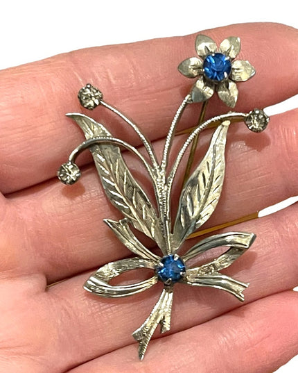 Vintage 1940s Ornate etched sterling silver 925 flower blue crystal brooch