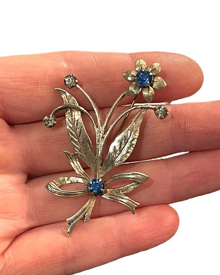 Vintage 1940s Ornate etched sterling silver 925 flower blue crystal brooch