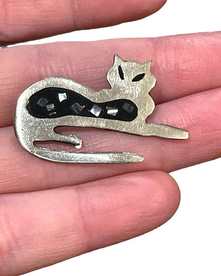 Vintage sterling silver alpaca sitting kitty cat brooch enameled