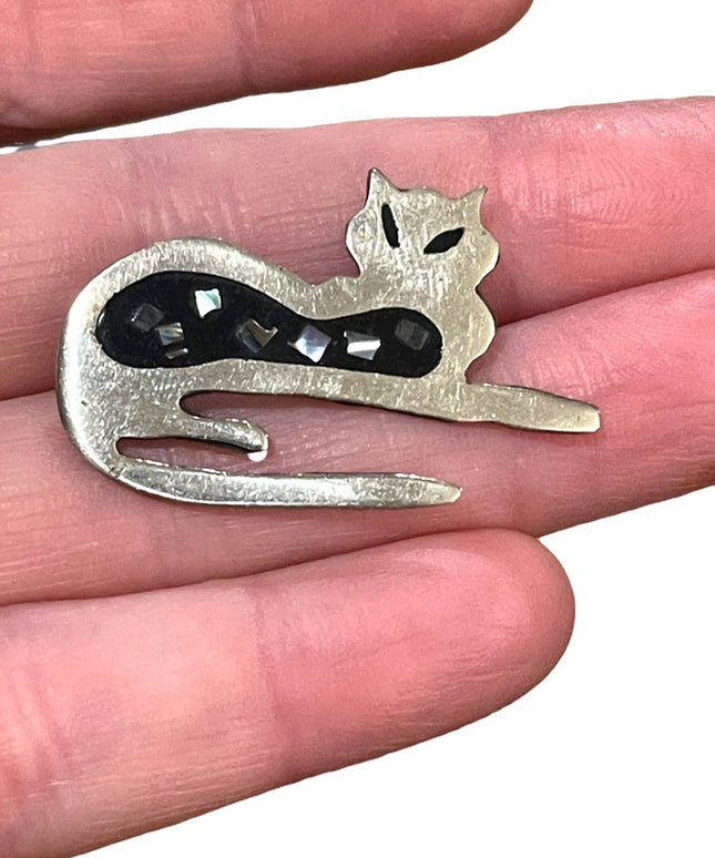 Vintage sterling silver alpaca sitting kitty cat brooch enameled