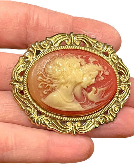 Vintage gold finish large 2 ladies resin cameo brooch