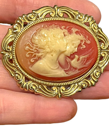 Vintage gold finish large 2 ladies resin cameo brooch