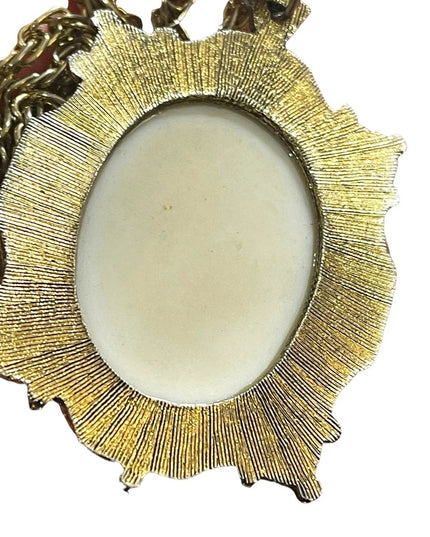 Vintage Colonial scene Large cameo pendant necklace