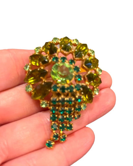 Stunning Vintage green crystal Juliana  brooch gold finish flower with dangle