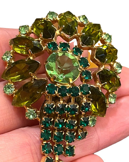 Stunning Vintage green crystal Juliana  brooch gold finish flower with dangle