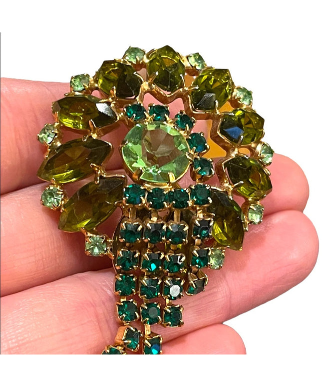 Stunning Vintage green crystal Juliana  brooch gold finish flower with dangle
