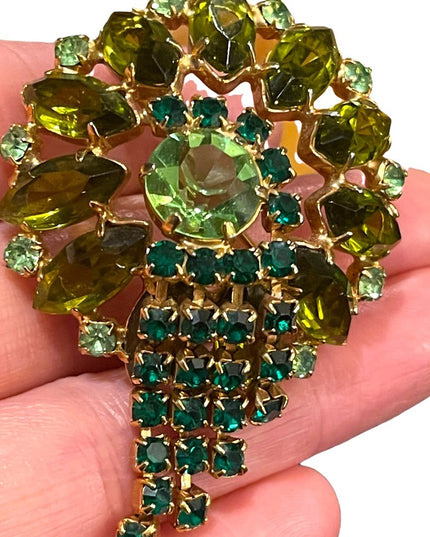 Stunning Vintage green crystal Juliana  brooch gold finish flower with dangle