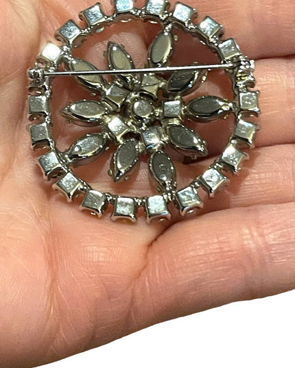 Vintage 1960s clear crystal round silver finish flower brooch