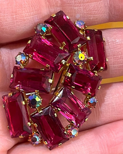 Vintage 1960s Gold finish fushia pink fancy large Juliana style crystal brooch