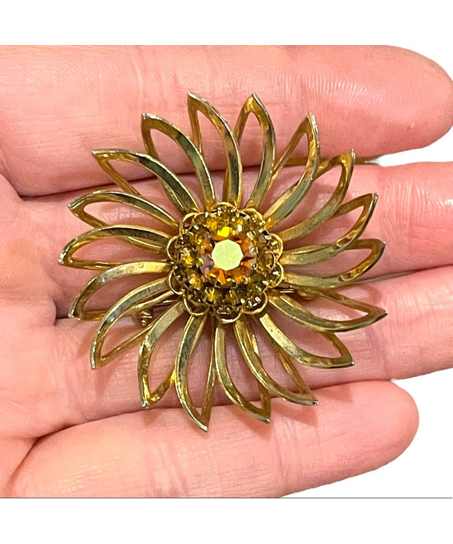 Vintage gold finish Sarah Coventry flower crystal metal brooch