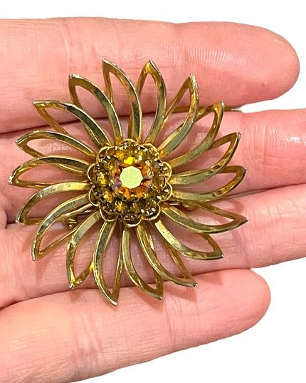 Vintage gold finish Sarah Coventry flower crystal metal brooch