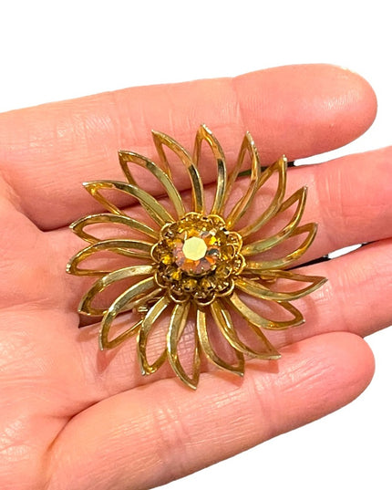 Vintage gold finish Sarah Coventry flower crystal metal brooch