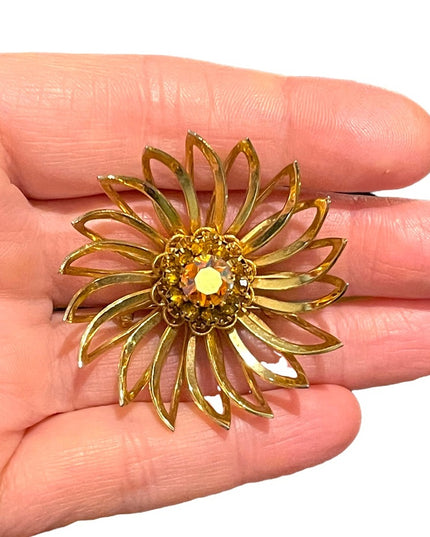 Vintage gold finish Sarah Coventry flower crystal metal brooch