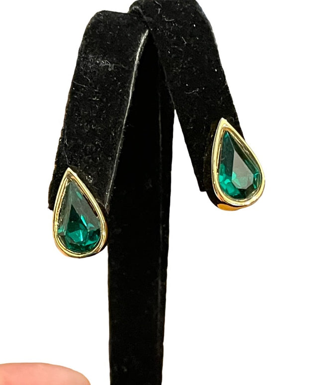 Vintage 1980s green crystal tear drop earrings gold finish