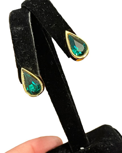 Vintage 1980s green crystal tear drop earrings gold finish