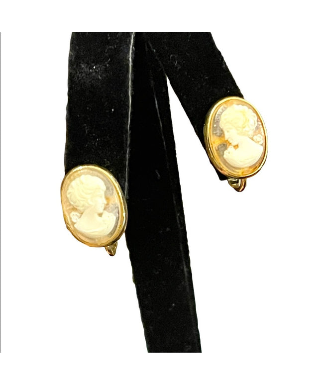 Vintage resin cameo clip on earrings
