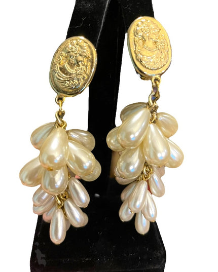Vintage 1980s cameo gold finish faux pearl dangle earrings clip on