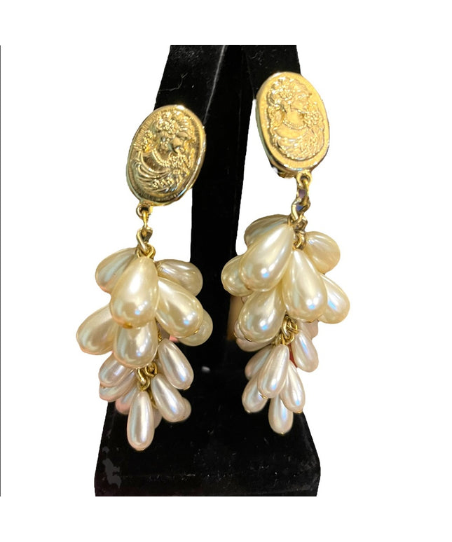 Vintage 1980s cameo gold finish faux pearl dangle earrings clip on