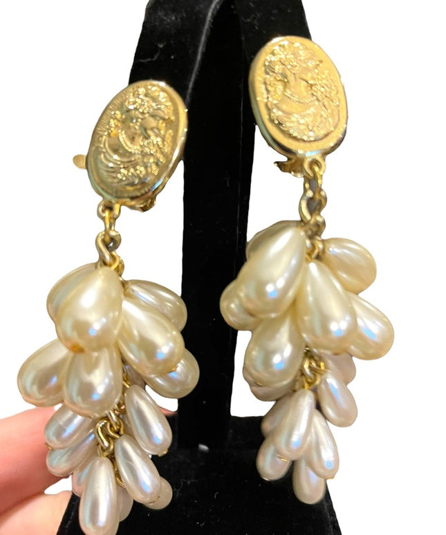 Vintage 1980s cameo gold finish faux pearl dangle earrings clip on