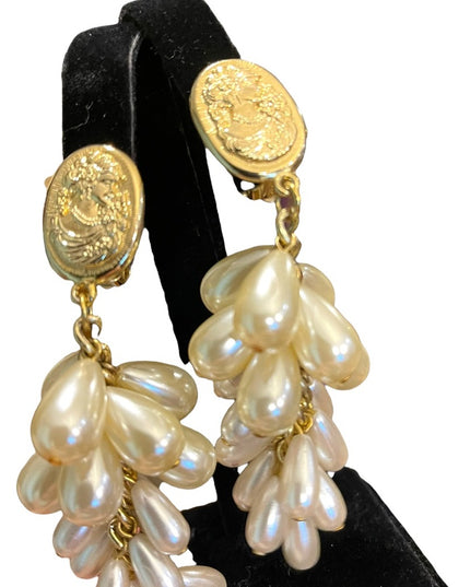 Vintage 1980s cameo gold finish faux pearl dangle earrings clip on