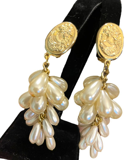 Vintage 1980s cameo gold finish faux pearl dangle earrings clip on