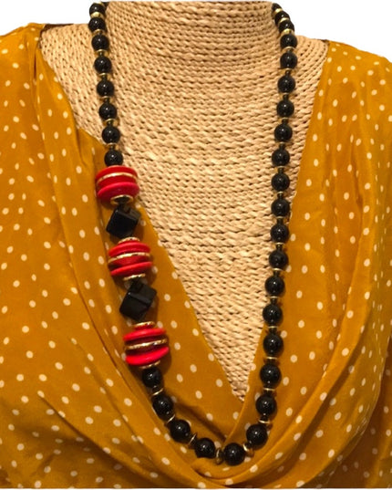 Vintage plastic black & red chunky necklace 1970s