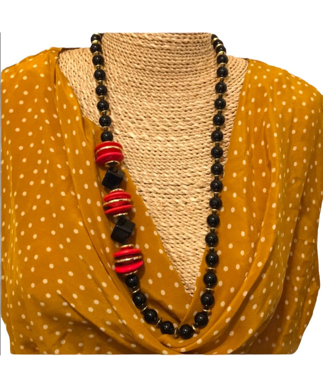 Vintage plastic black & red chunky necklace 1970s