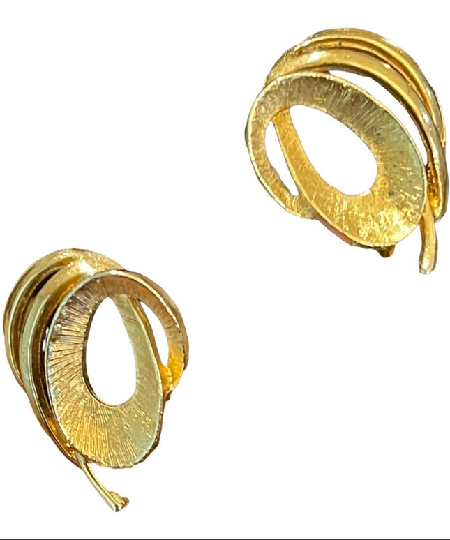 Vintage gold finish 1960s clip on infinity earrings