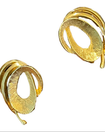 Vintage gold finish 1960s clip on infinity earrings