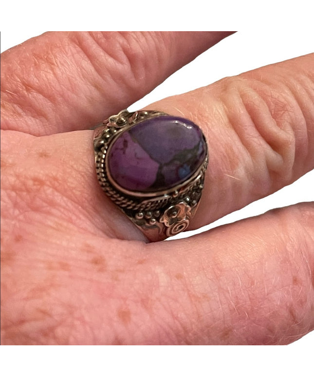 Vintage sterling 925 ornate purple stone ring