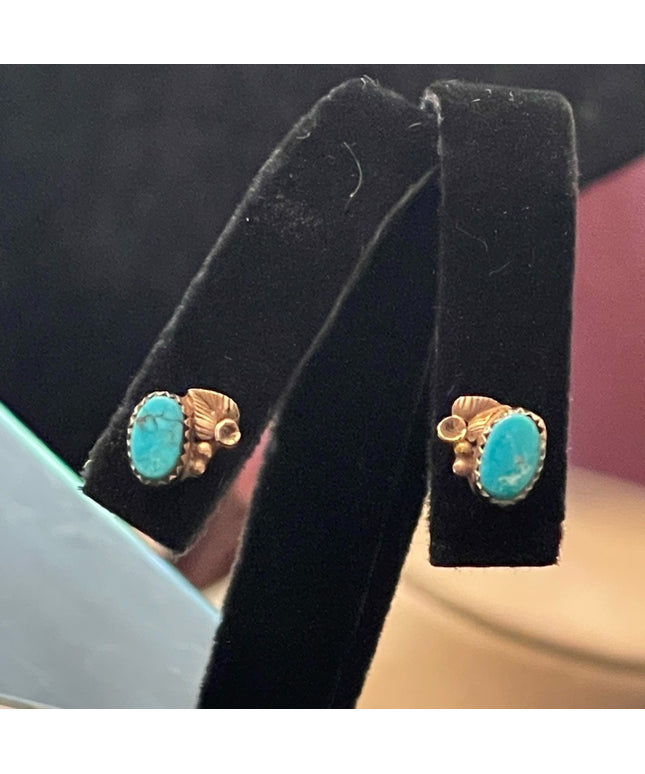 Vintage 14k Gold Turquois flower ornate Navajo earrings