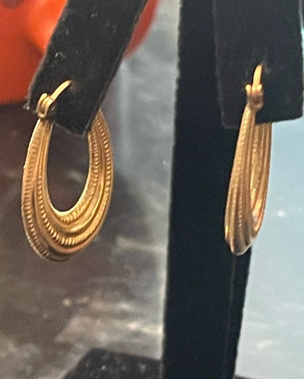 Vintage textured 14k gold oval hoop earrings