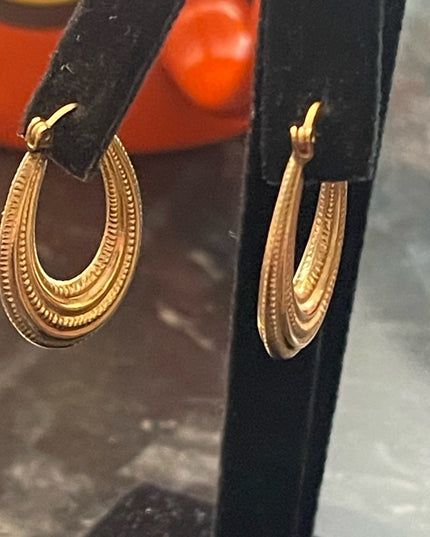 Vintage textured 14k gold oval hoop earrings