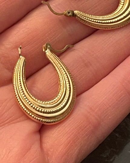 Vintage textured 14k gold oval hoop earrings