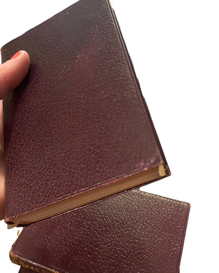 Antique UK collins 1920 Red Leather The Old Curiosity Shop Charles Dickens Gold