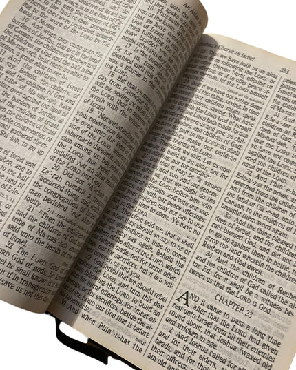 King James Black leather cover bible 1990 Giant Print version