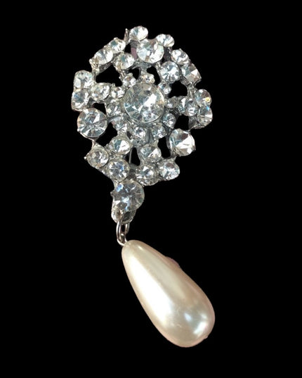 Vintage 1980s scarf crystal faux pearl brooch