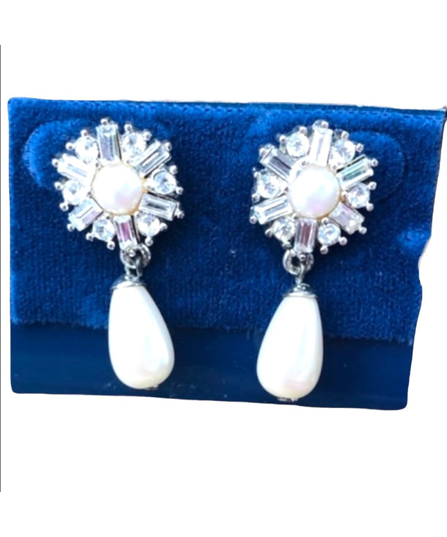 Vintage New faux pearl & rhinestone dangle earring