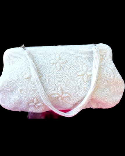 Beautiful vintage 1950s beaded wristlet